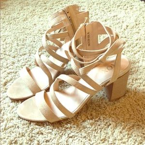 Xoxo block heel sandals with side bow NWOB